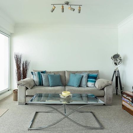 Tides - Beach Front Apartment In Bracklesham Bay Chichester Exterior foto