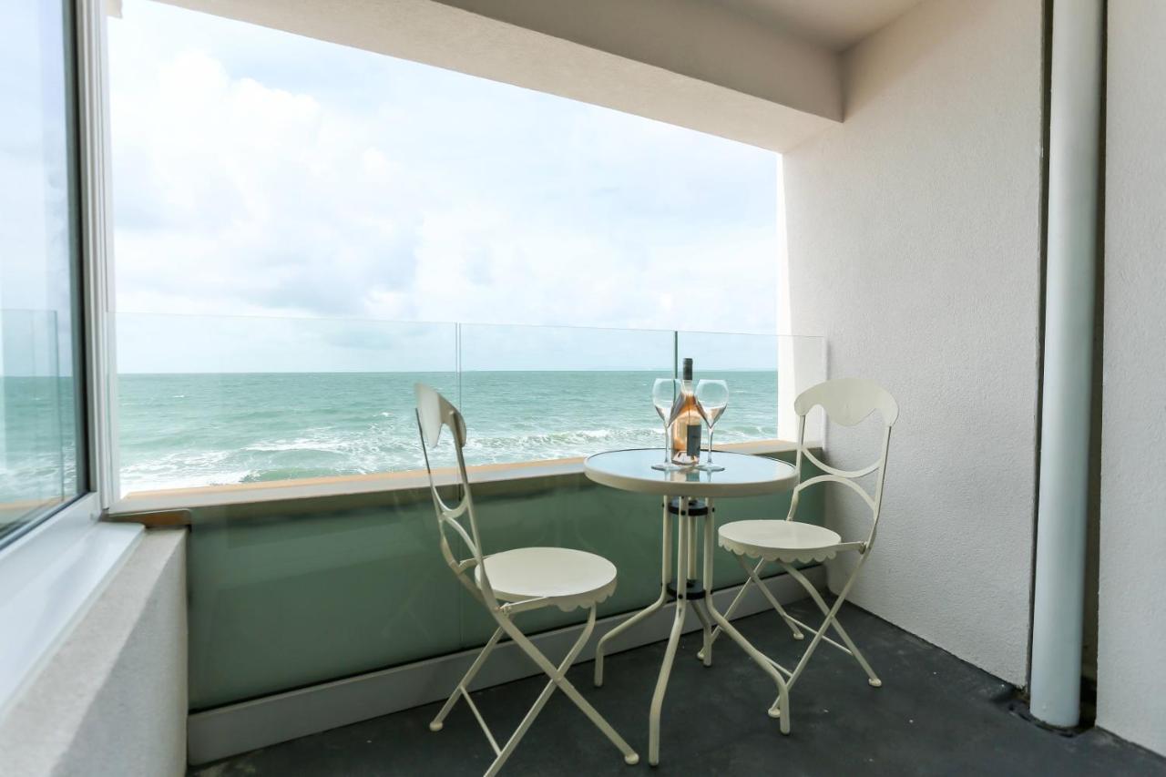 Tides - Beach Front Apartment In Bracklesham Bay Chichester Exterior foto
